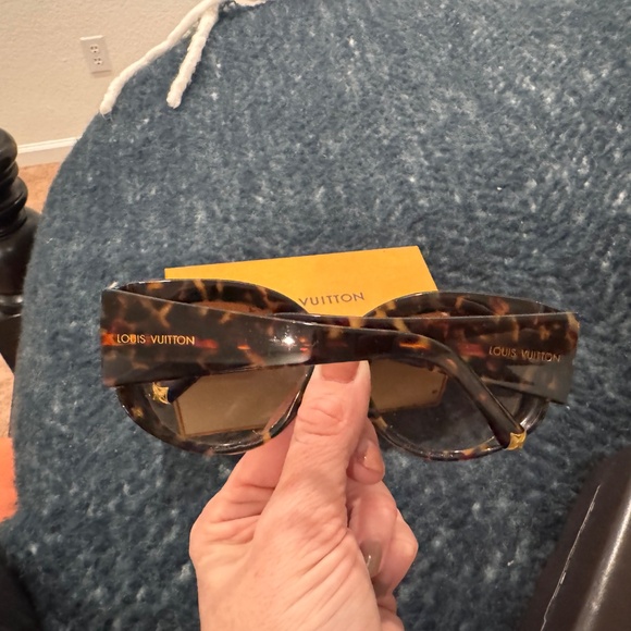 Louis Vuitton Veronica sunglasses